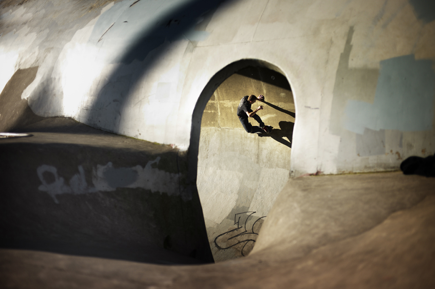 Christian_Kozowyk_skater_full_pipe
